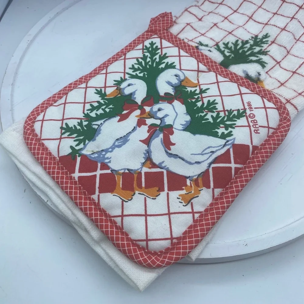 Vintage 1986 RAB Country Goose‎ Kitchen Towel and Pot Holder Set Red White 80s
